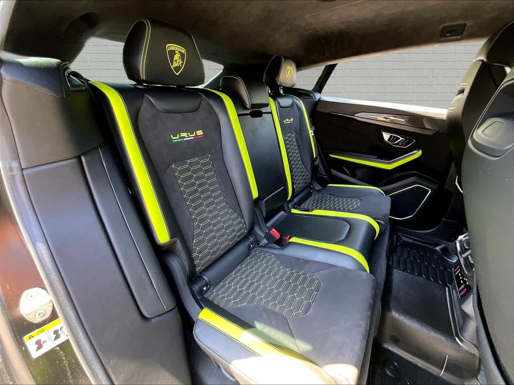 Used 2022 Lamborghini Urus AWD/4WD image 24