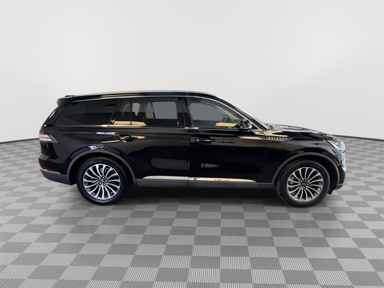 Used 2020 Lincoln Aviator Reserve w/ Equipment Group 201A image 6