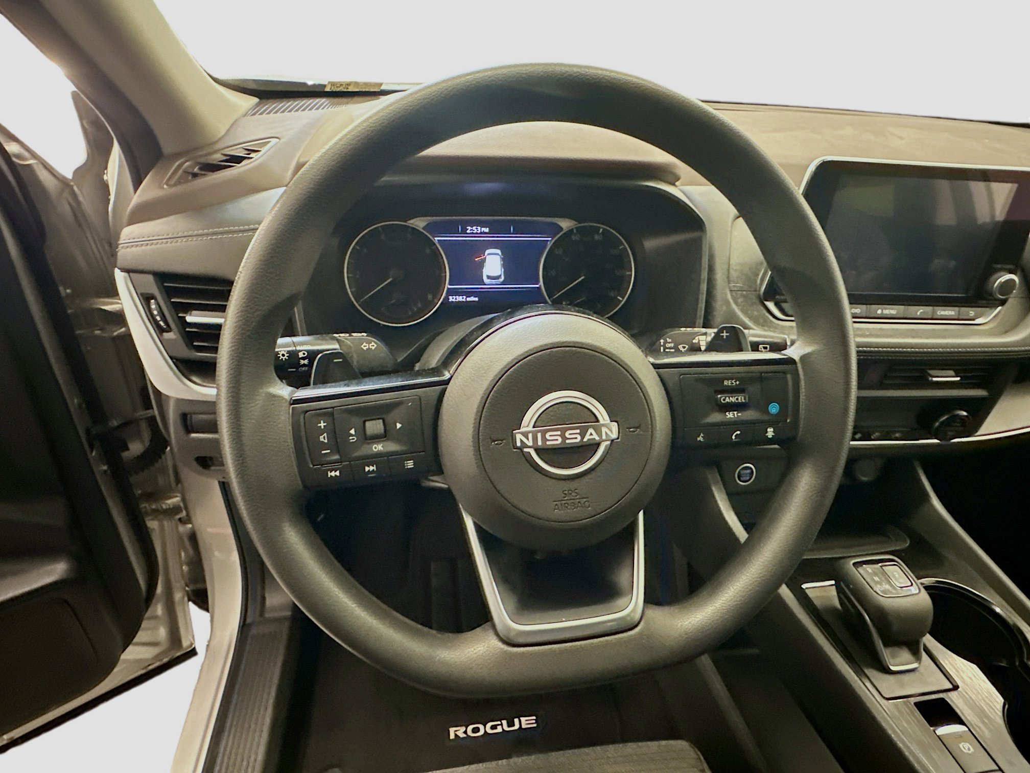 Used 2023 Nissan Rogue SV image 18