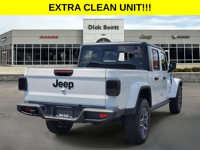 Used 2023 Jeep Gladiator Sport AWD/4WD image 5