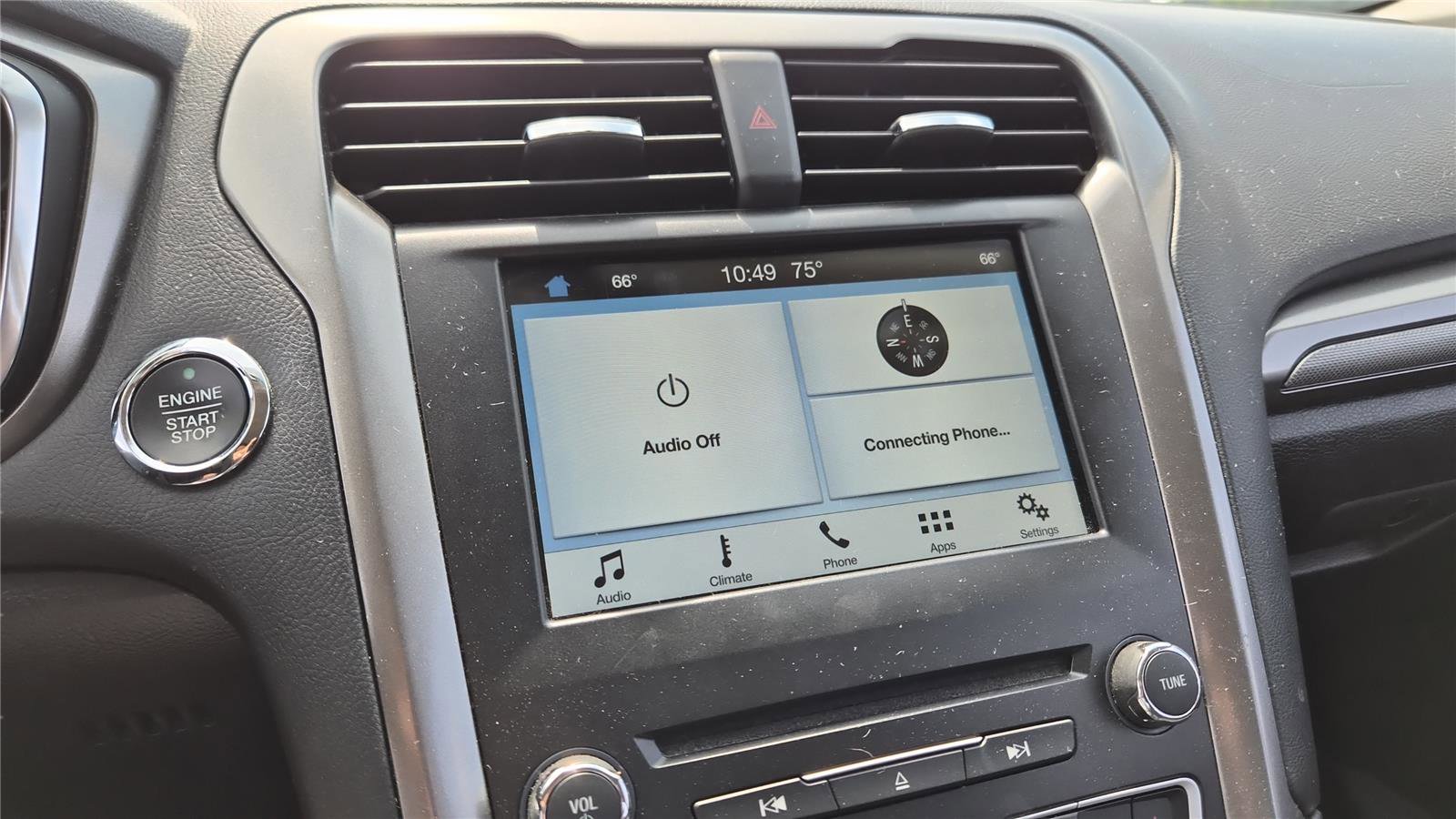 Used 2017 Ford Fusion SE w/ Fusion SE Technology Package FWD image 18