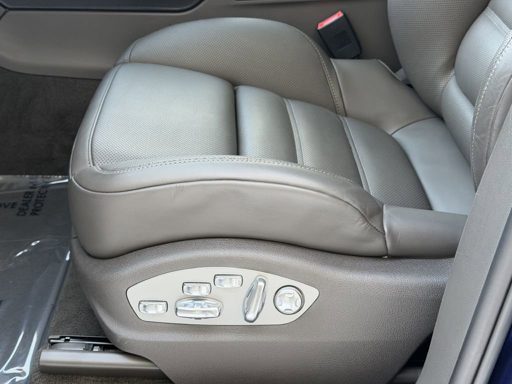 Used 2024 Porsche Macan BASE image 25