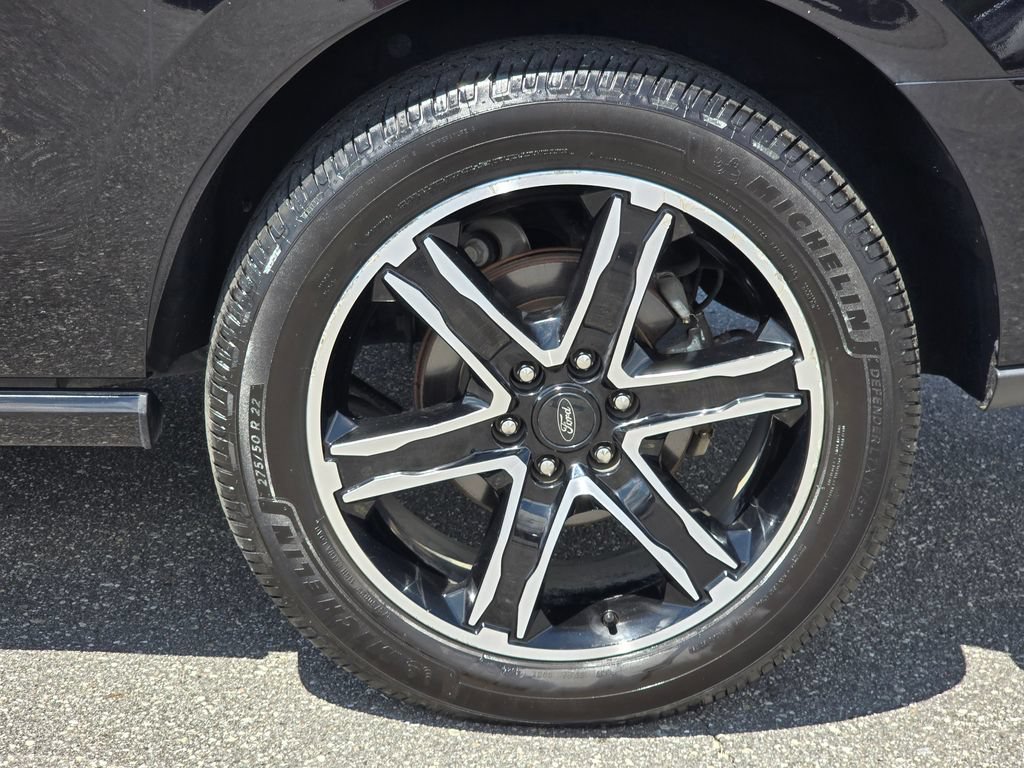 Used 2019 Ford Expedition Limited w/ Equipment Group 303A AWD/4WD image 25
