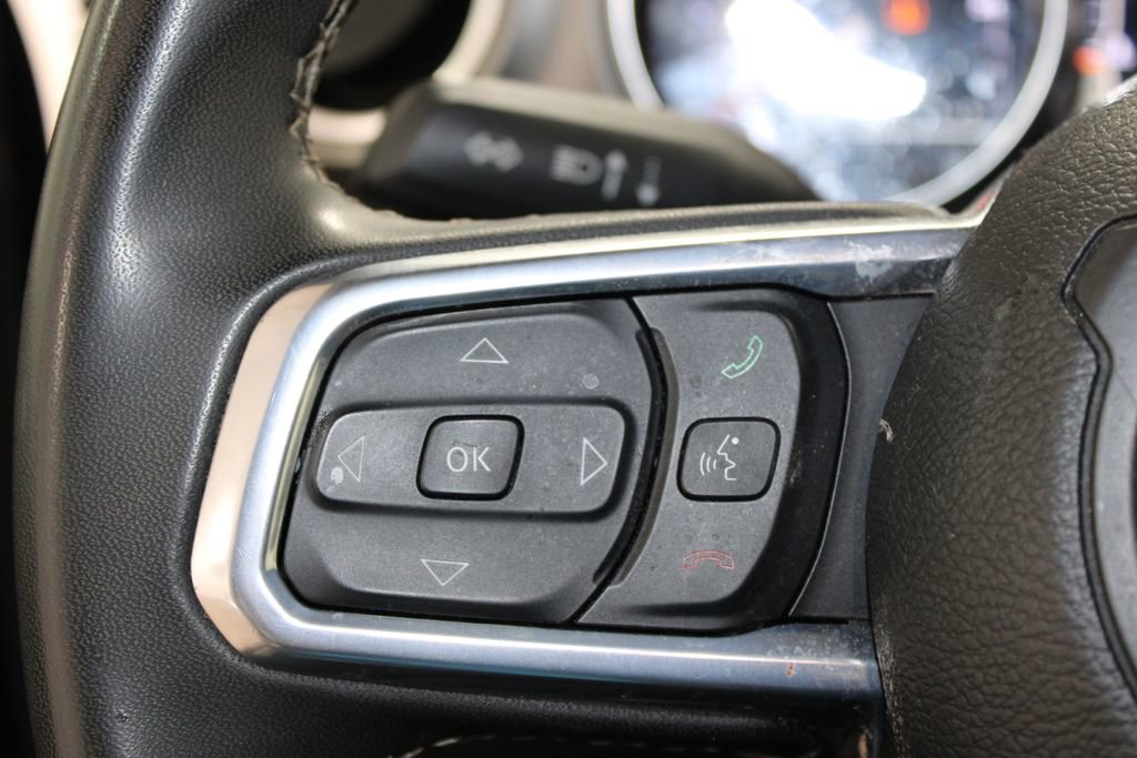 Used 2023 Jeep Wrangler Sahara image 27