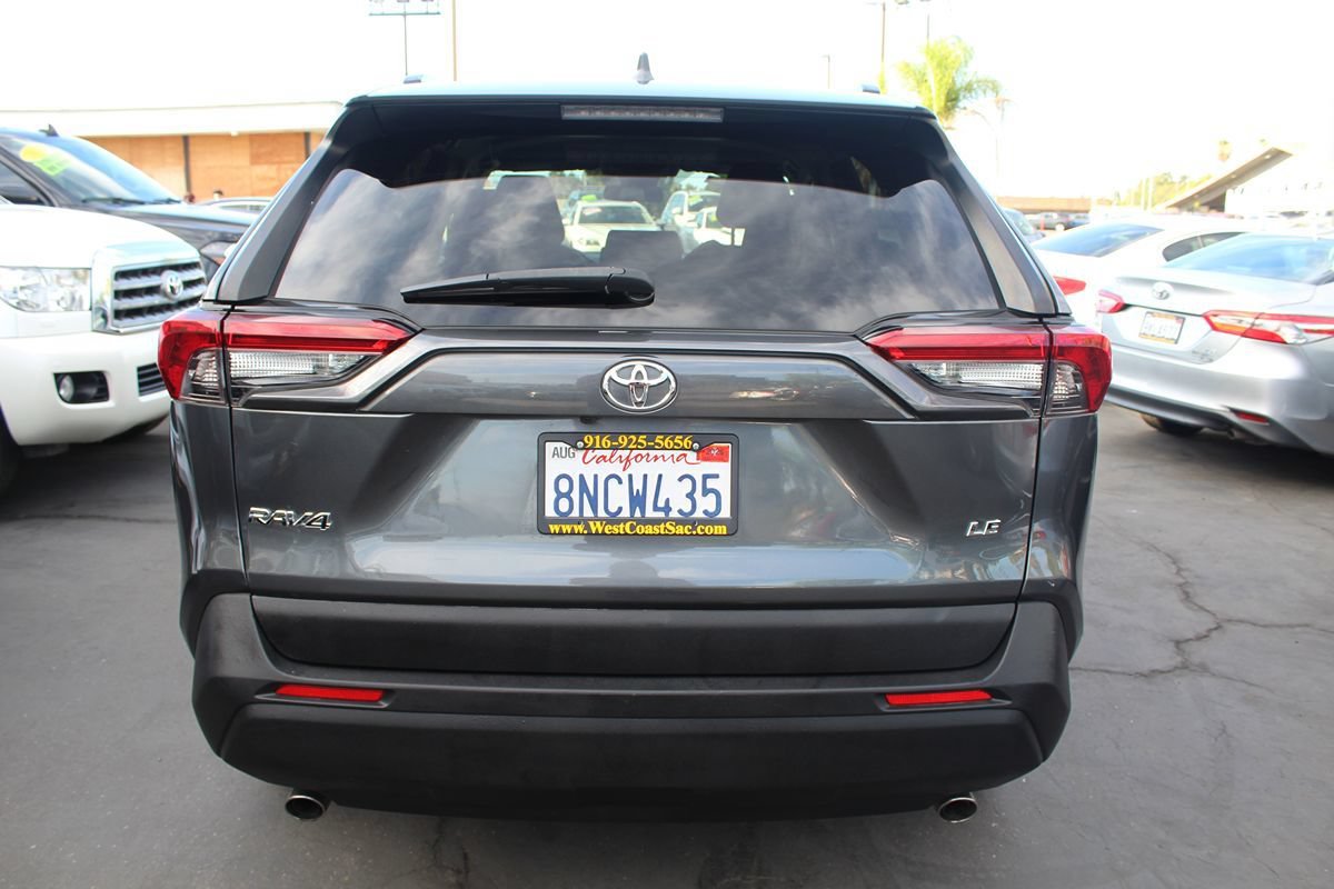 Used 2019 Toyota RAV4 LE w/ Carpet Mat Package FWD image 6
