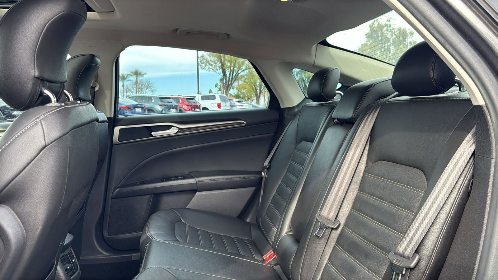 Used 2015 Ford Fusion SE w/ Equipment Group 202A image 25