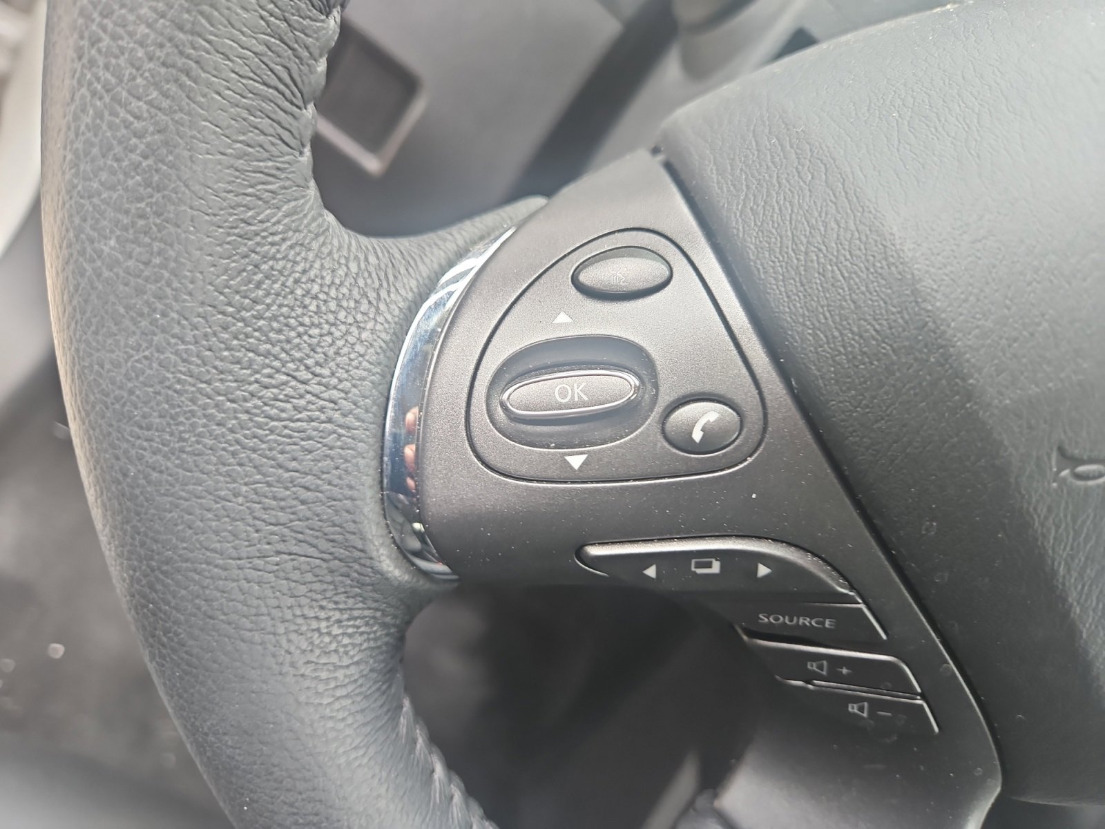 Certified 2024 Nissan Murano SV w/ SV Midnight Edition Package FWD image 26