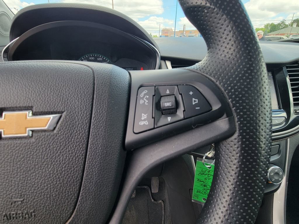 Used 2020 Chevrolet Trax LS FWD image 47