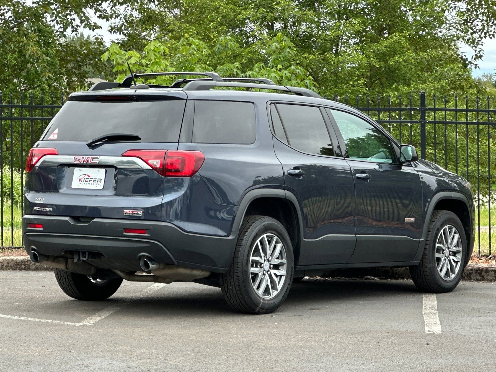 Used 2019 GMC Acadia SLE w/ Driver Alert Package I AWD/4WD image 4