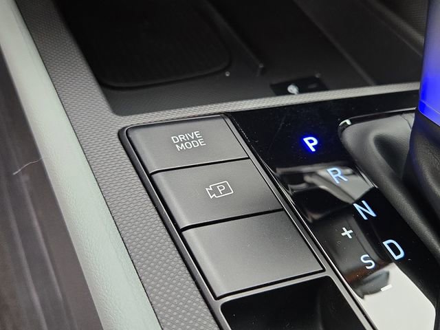 New 2025 Hyundai Elantra Limited image 16