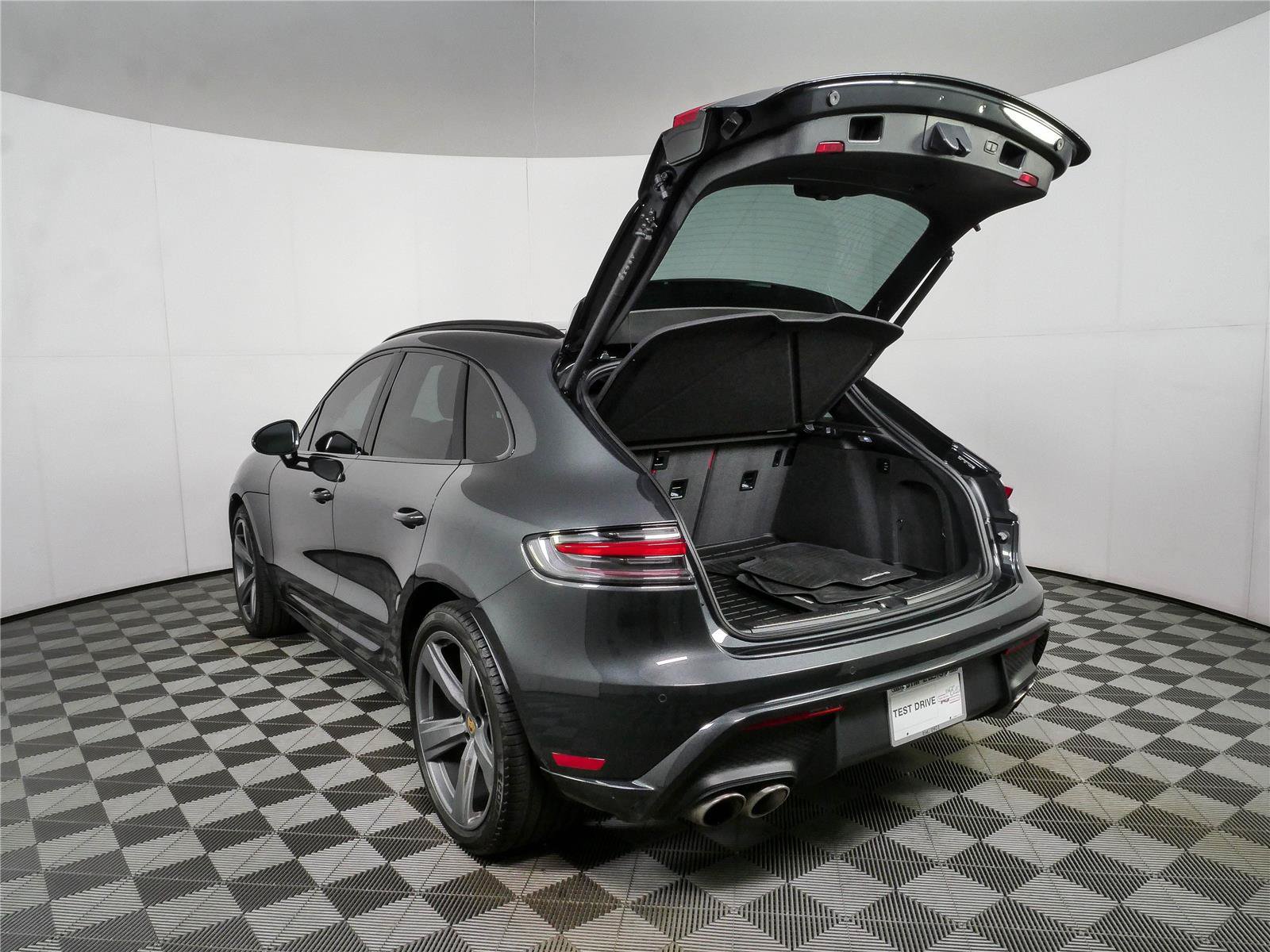 Used 2025 Porsche Macan S AWD/4WD image 34