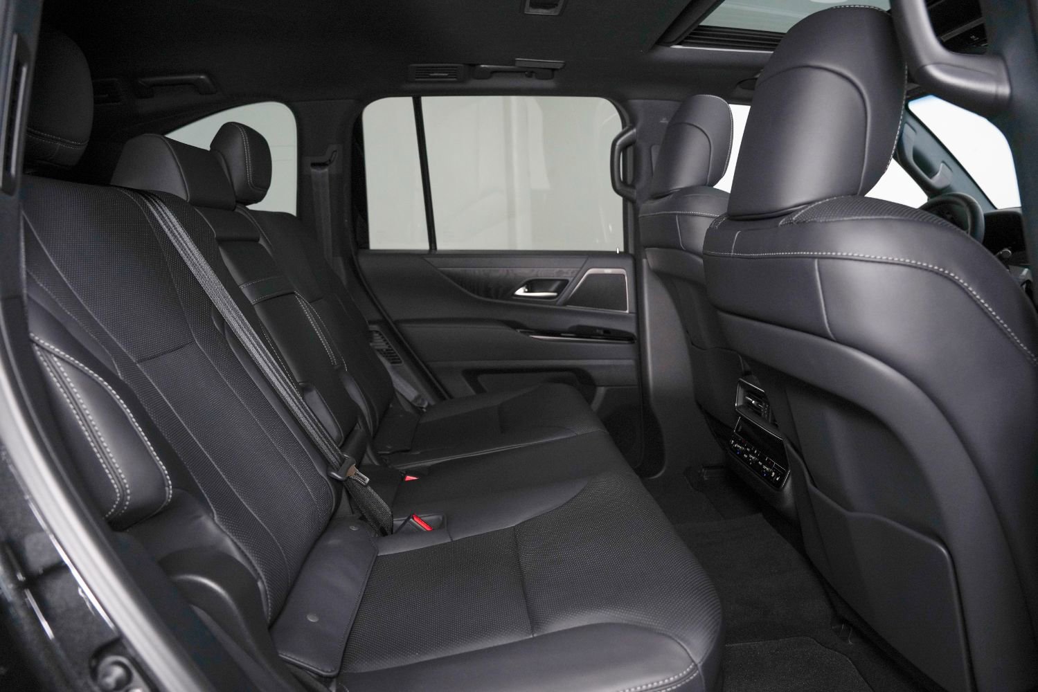 Used 2024 Lexus LX 600 4WD w/ Premium Package image 32