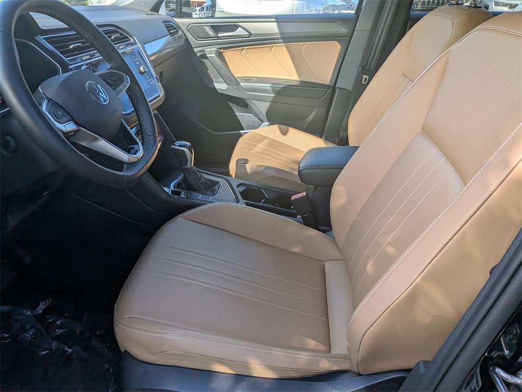 Used 2024 Volkswagen Tiguan SE image 25