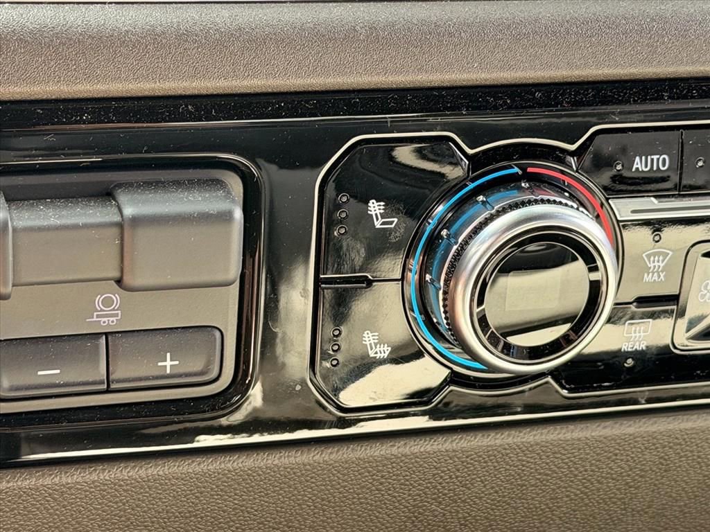 Used 2025 GMC Sierra 1500 SLE image 28