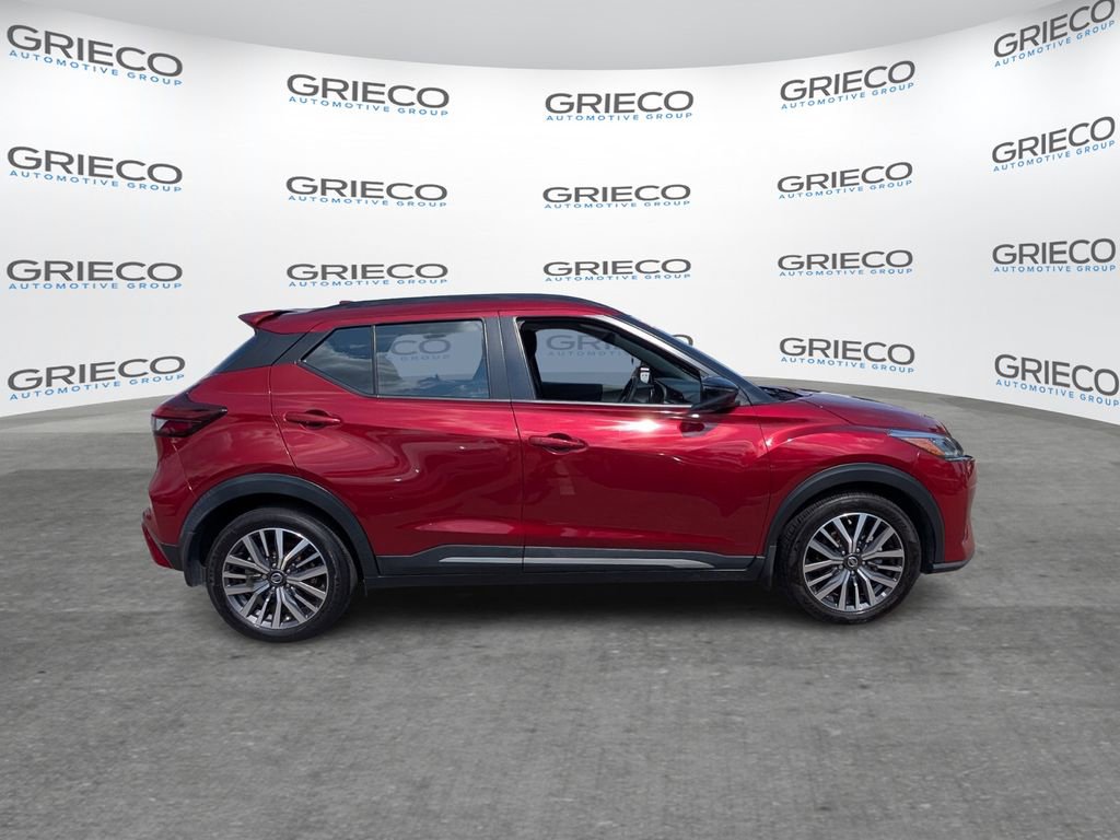Used 2021 Nissan Kicks SR image 8