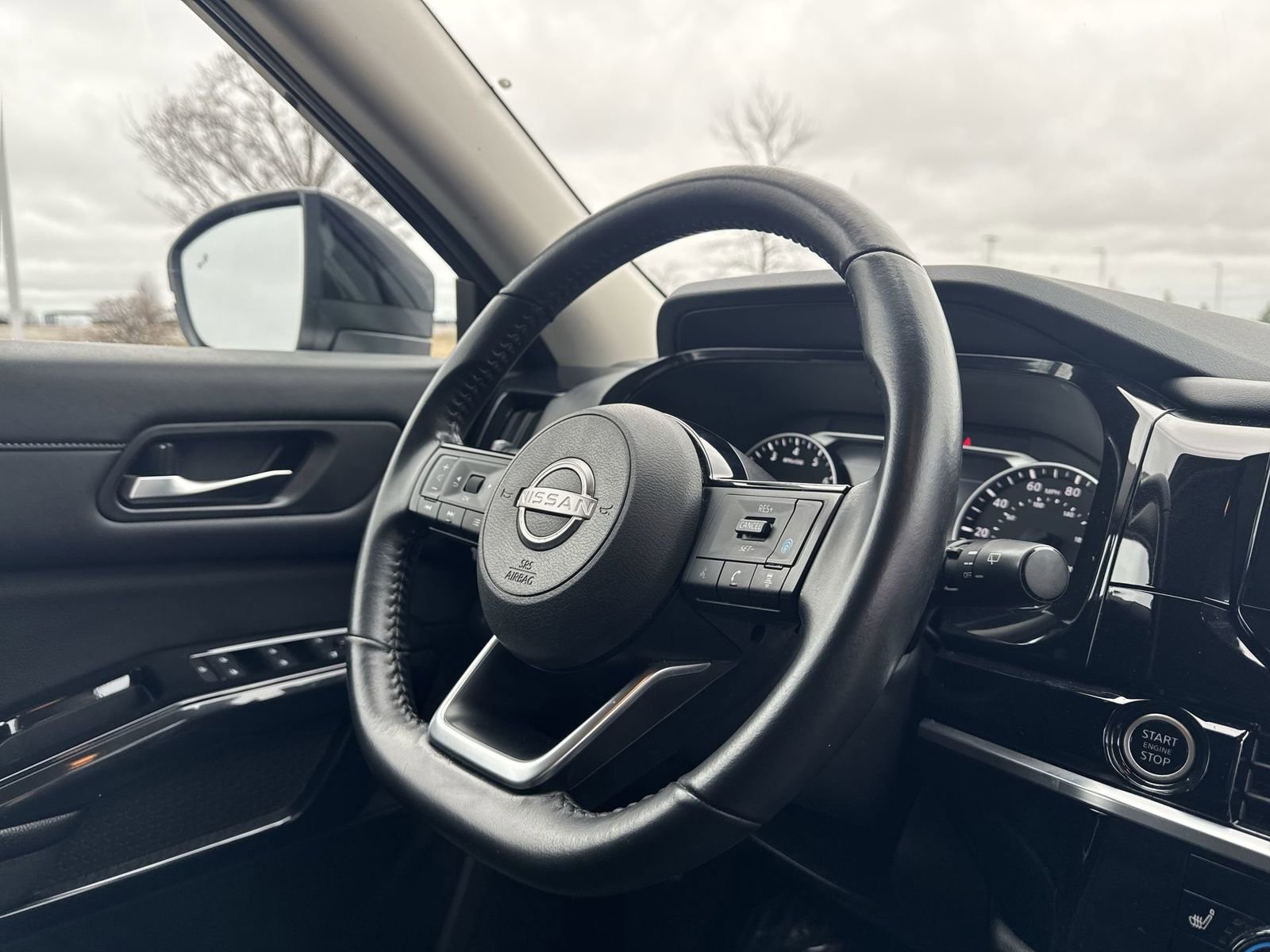 Used 2022 Nissan Pathfinder SV image 21