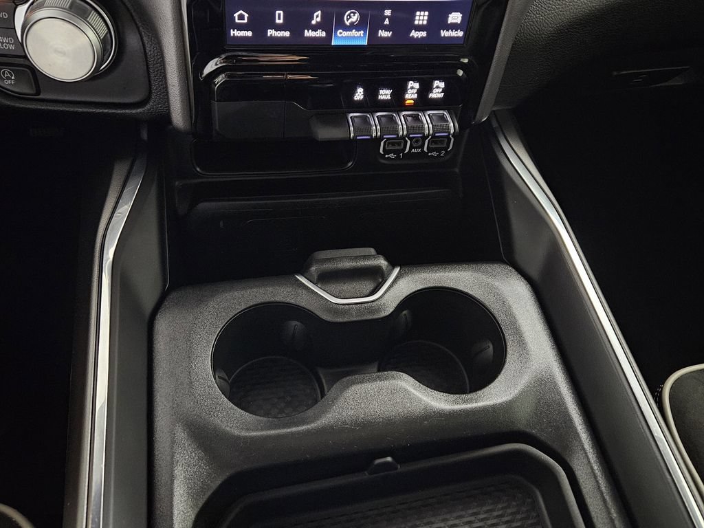 Used 2024 RAM 1500 Laramie AWD/4WD image 18