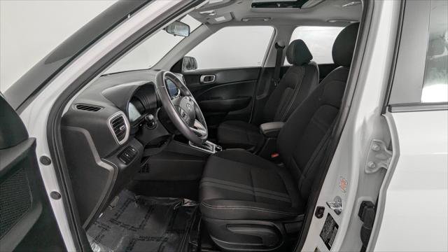 Used 2025 Hyundai Venue SEL FWD image 13