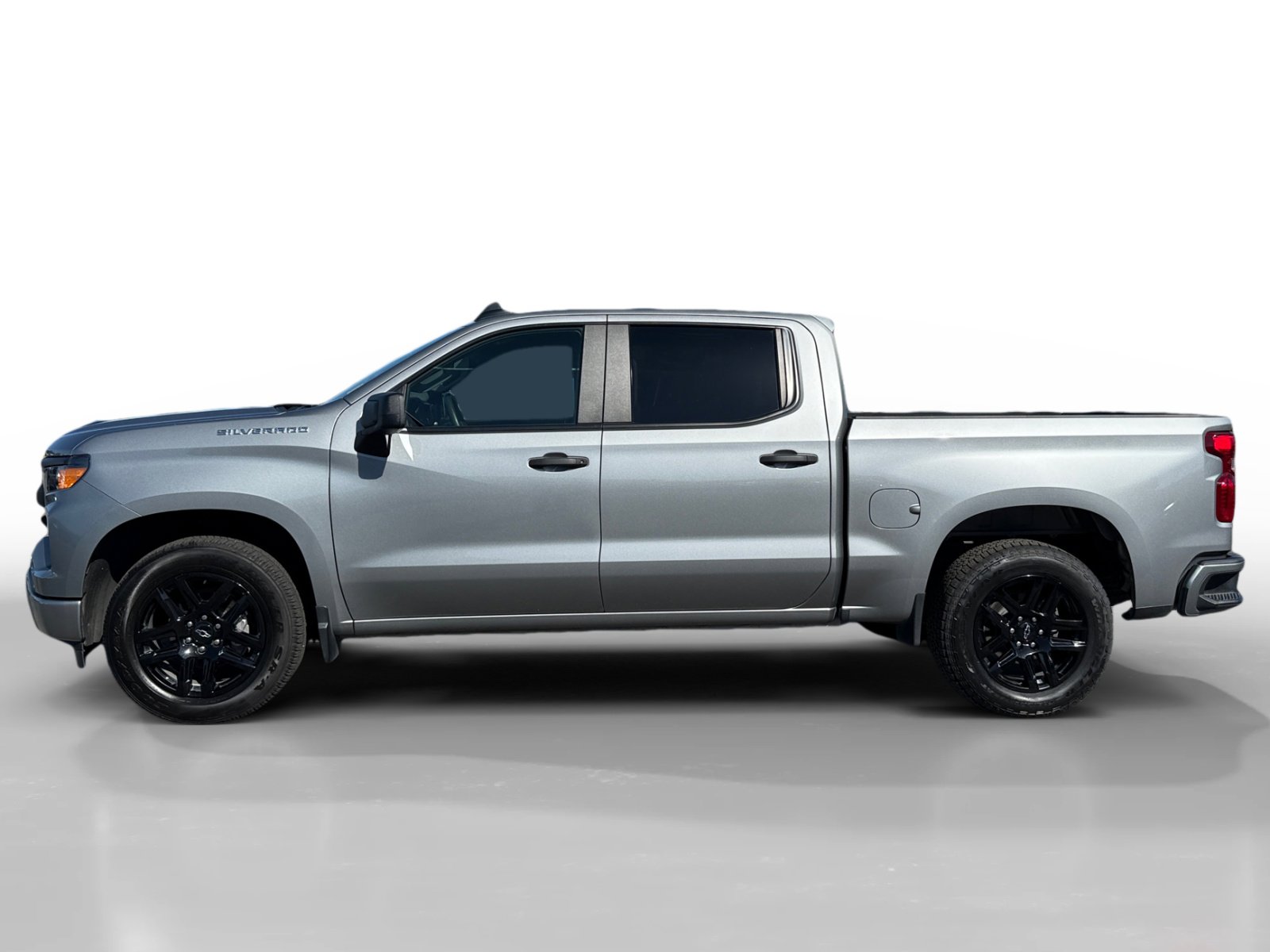 Used 2023 Chevrolet Silverado 1500 Custom RWD image 2