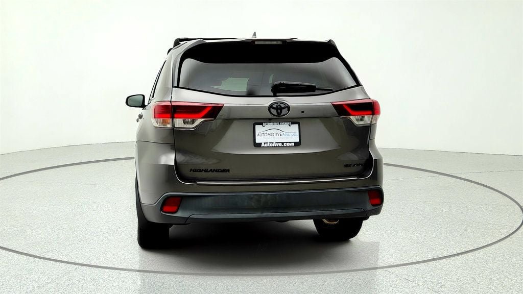 Used 2019 Toyota Highlander SE AWD/4WD image 6