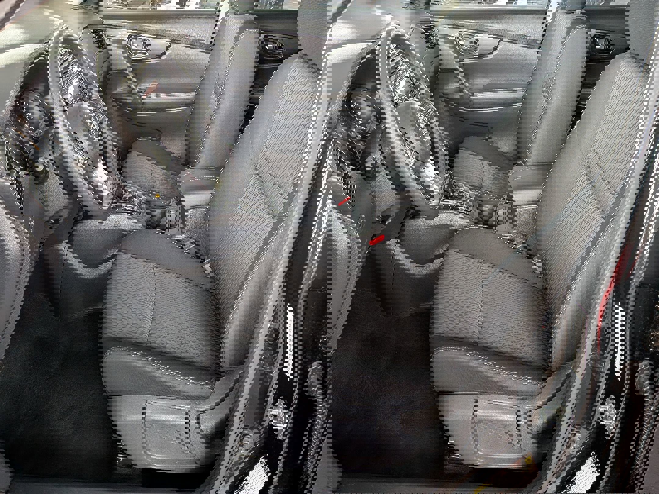 Used 2018 Nissan Rogue S image 11