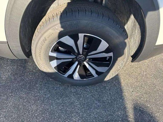 New 2026 Volkswagen Atlas Cross Sport SE image 10