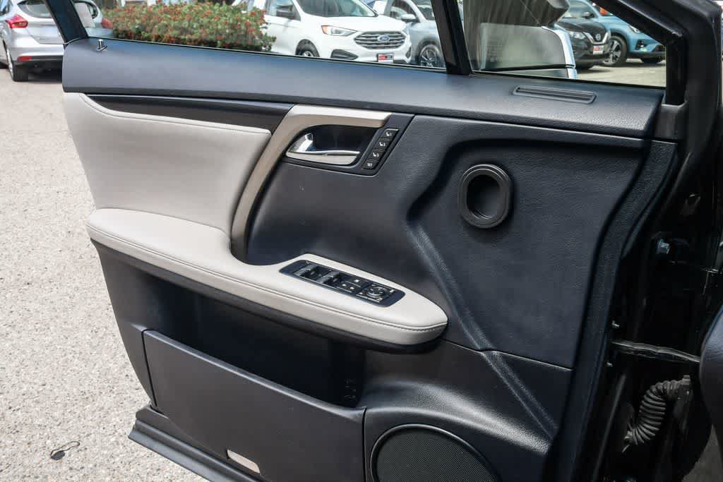Used 2018 Lexus RX 350L FWD w/ Accessory Package image 24