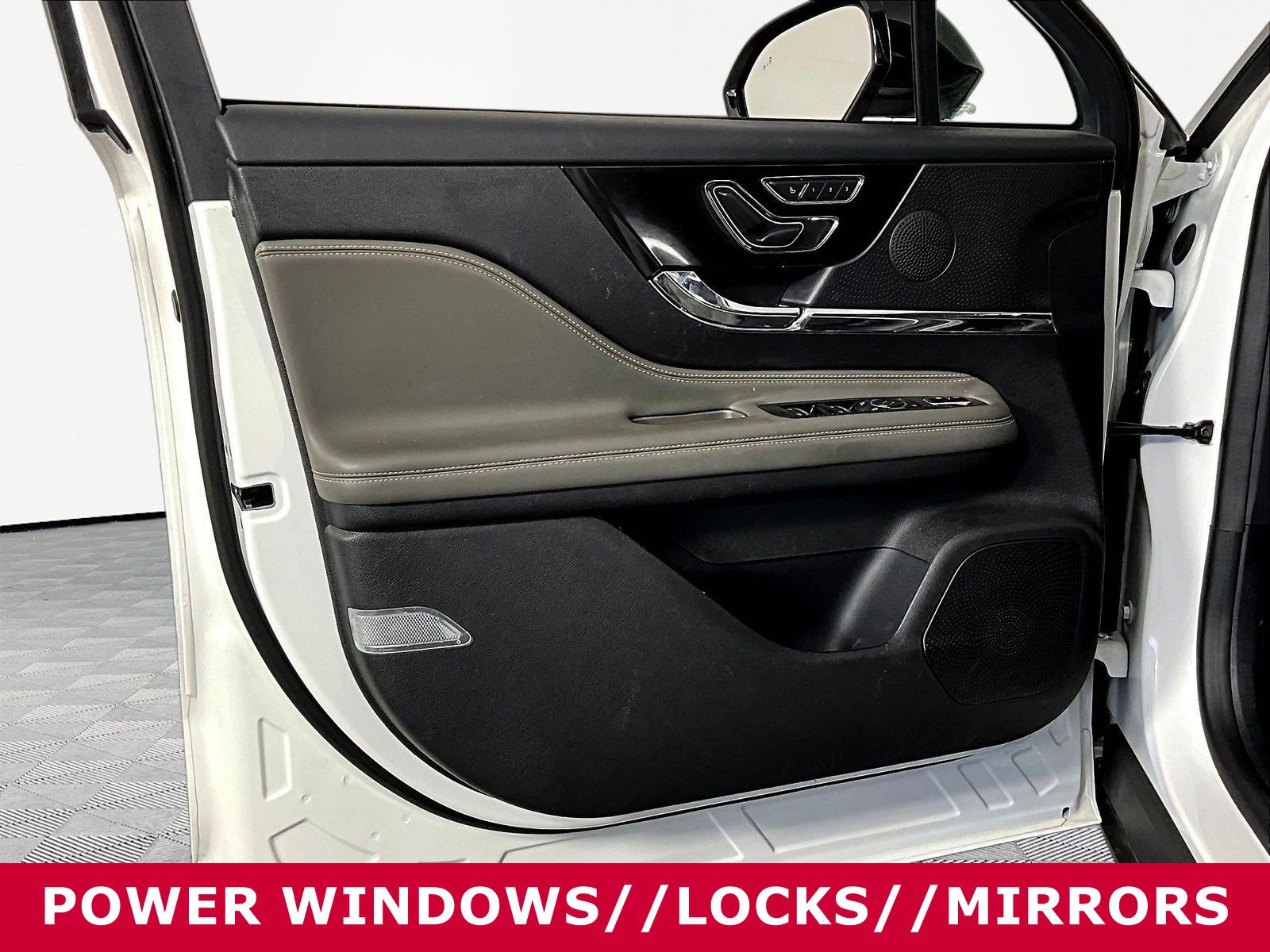 Used 2024 Lincoln Corsair FWD image 20