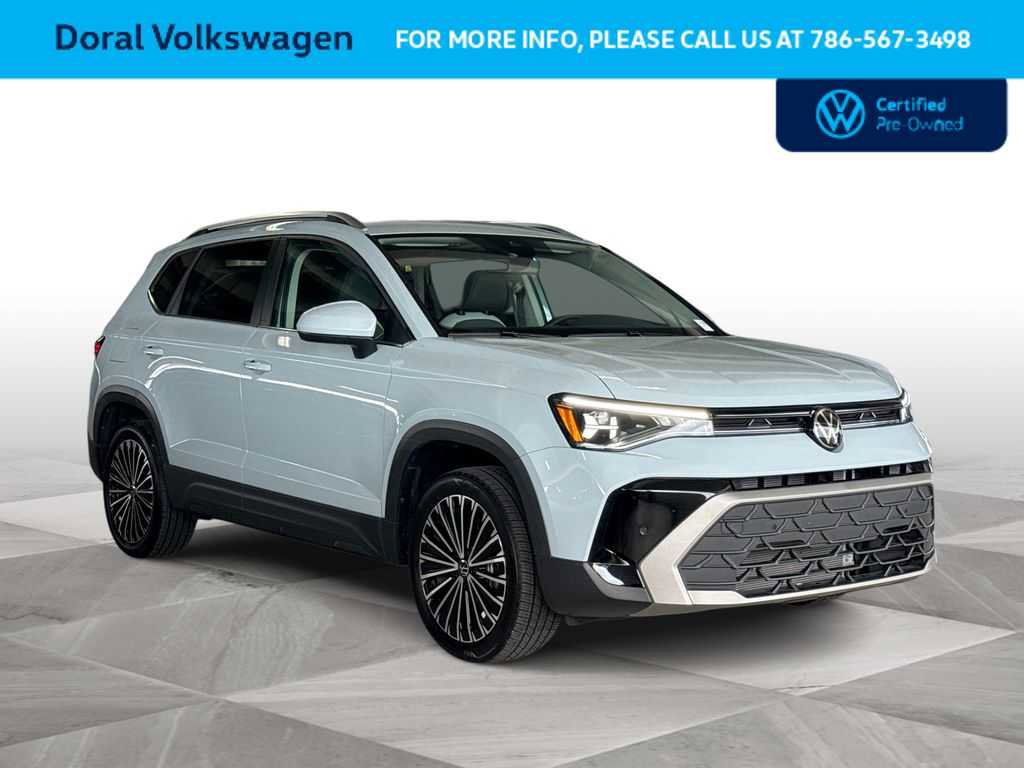 Used 2025 Volkswagen Taos SE FWD image 2
