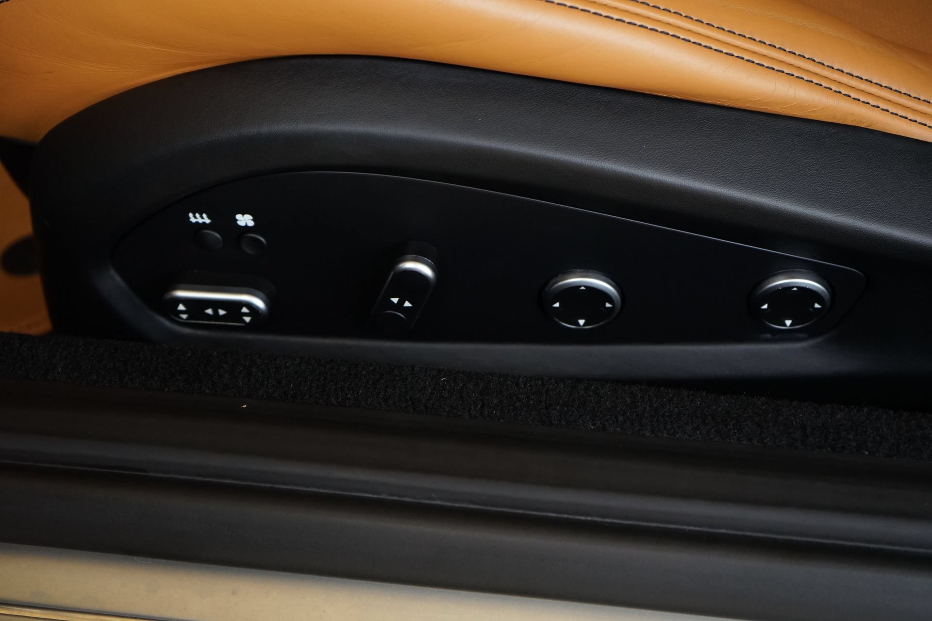 Used 2018 Ferrari GTC4Lusso AWD/4WD image 28