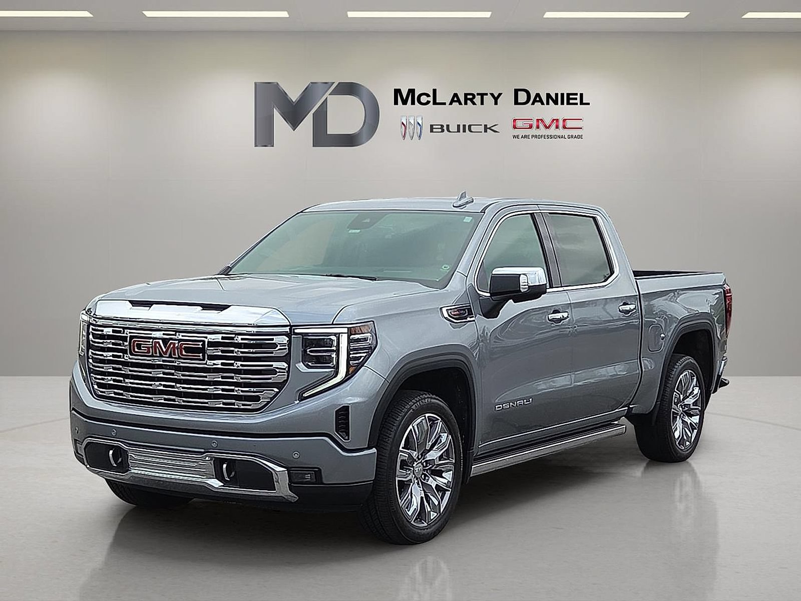 Certified 2023 GMC Sierra 1500 Denali w/ Denali Reserve Package AWD/4WD image 2