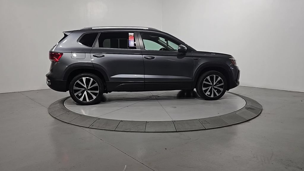 Used 2024 Volkswagen Taos SE FWD image 6