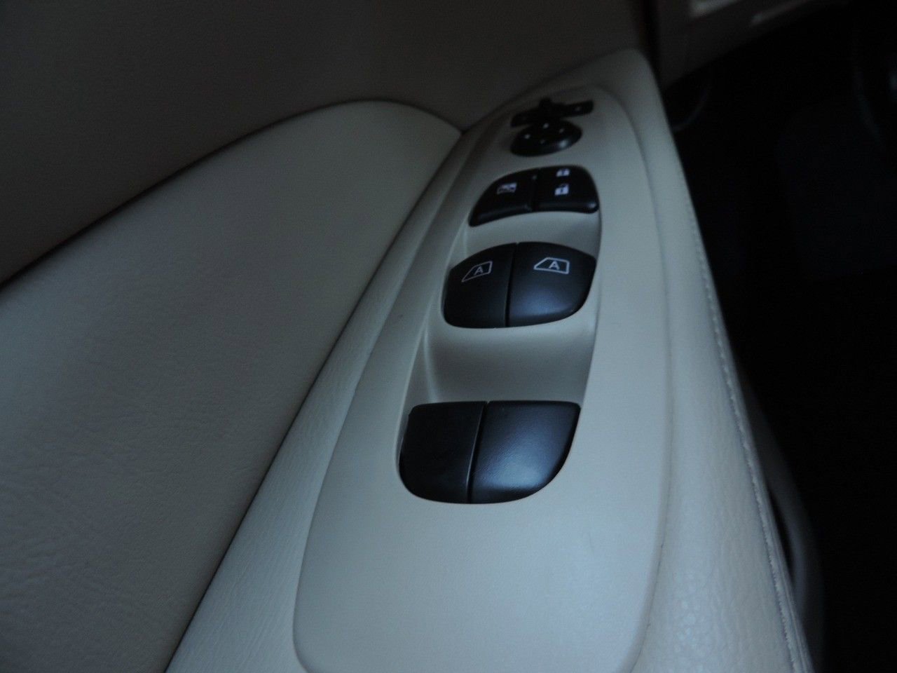 Used 2018 Nissan Pathfinder SL image 28