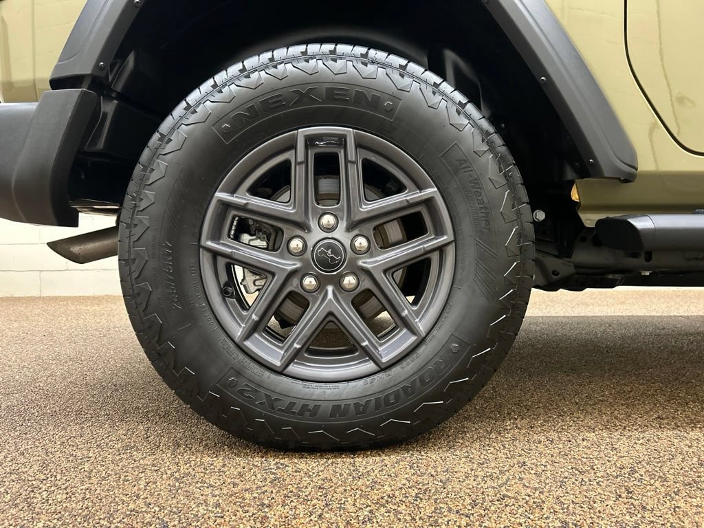 Used 2025 Jeep Wrangler Sport AWD/4WD image 24