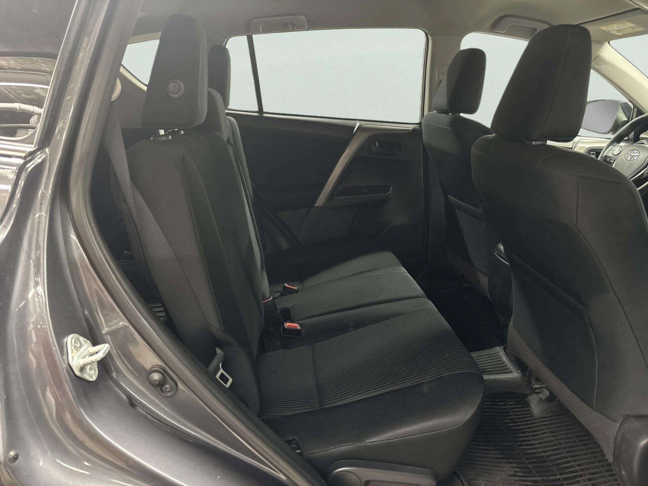 Used 2018 Toyota RAV4 LE w/ All Weather Liner Package AWD/4WD image 16