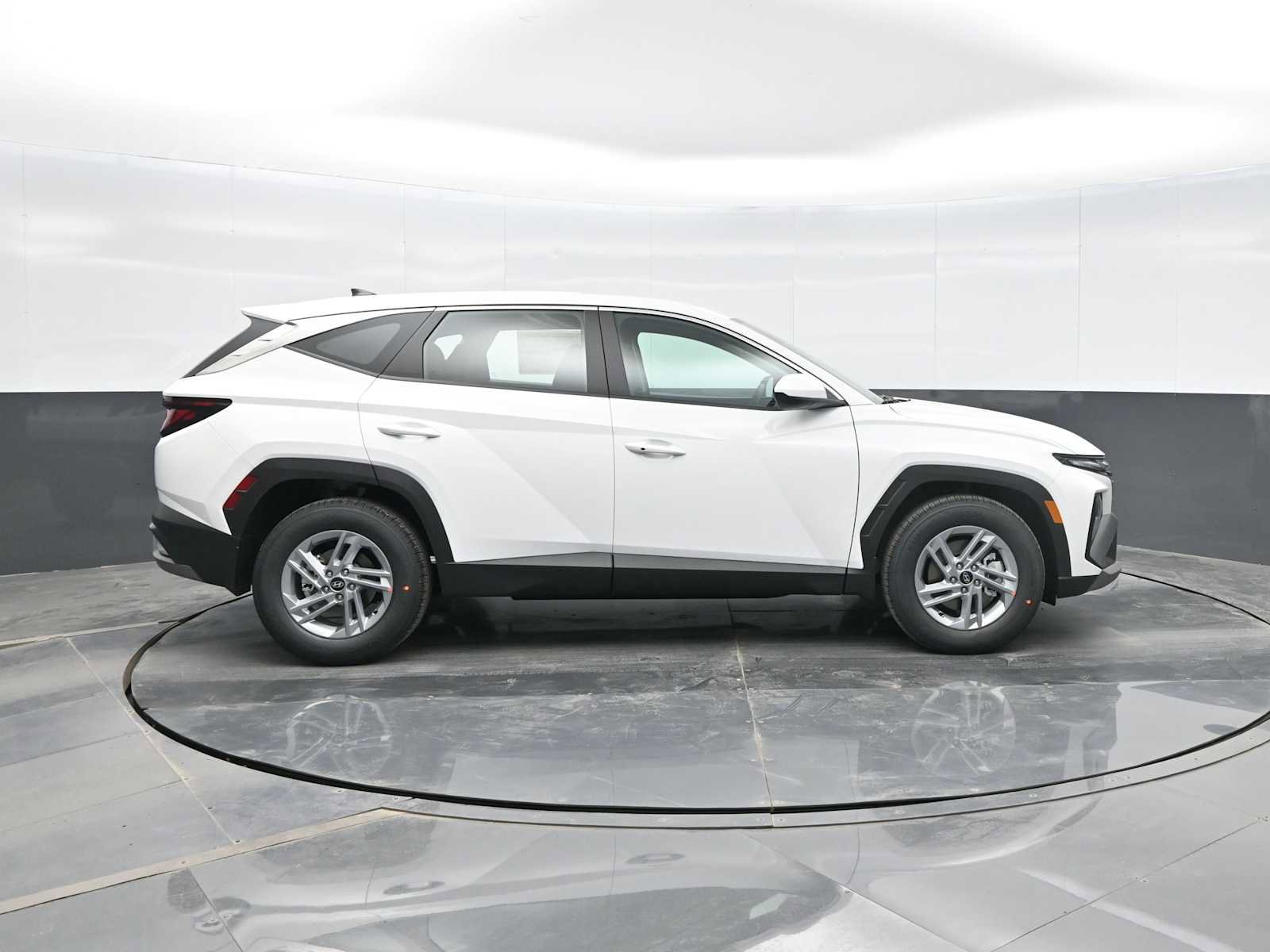 New 2026 Hyundai Tucson SE image 9
