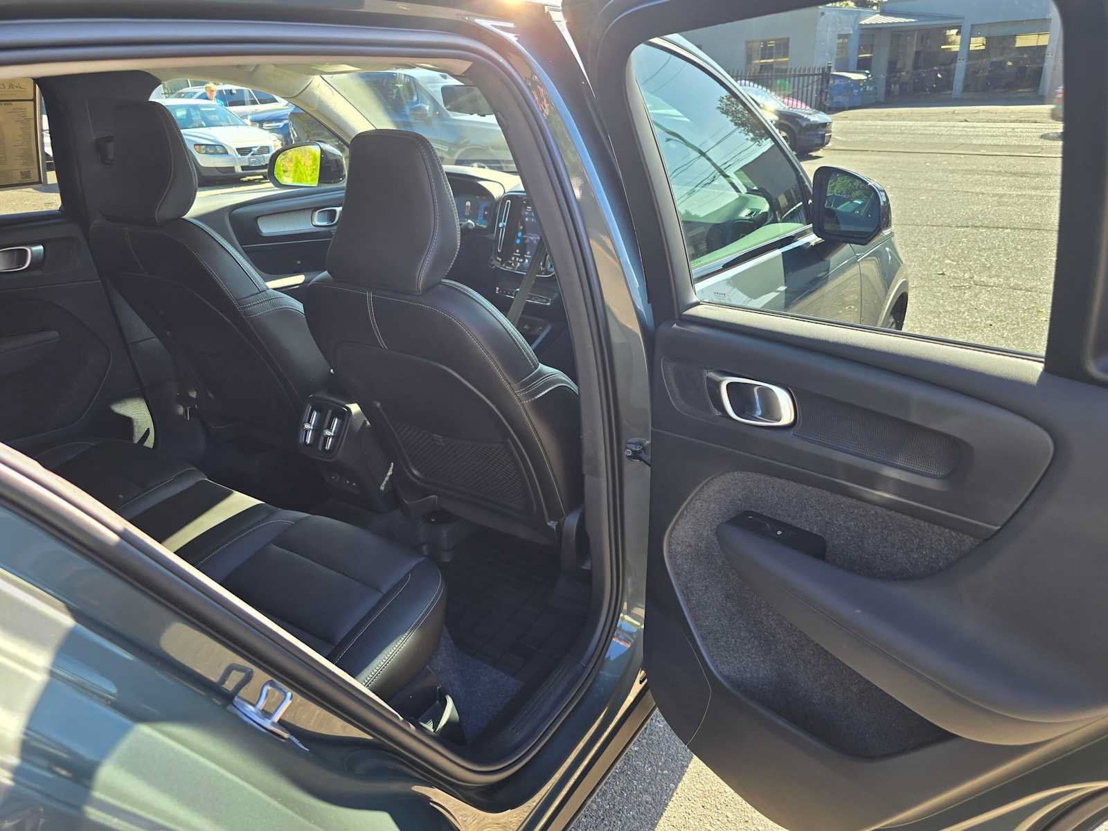 Used 2026 Volvo XC40 B5 Ultra w/ Protection Package Premier AWD/4WD image 13