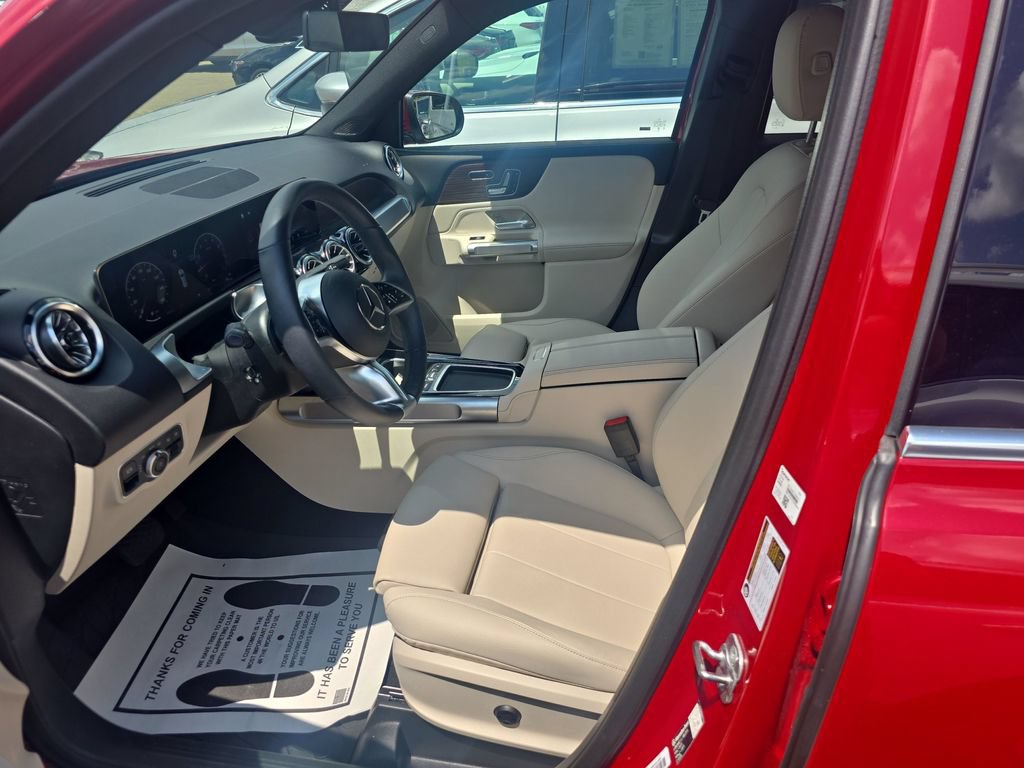 Used 2026 Mercedes-Benz GLB 250 4MATIC image 11