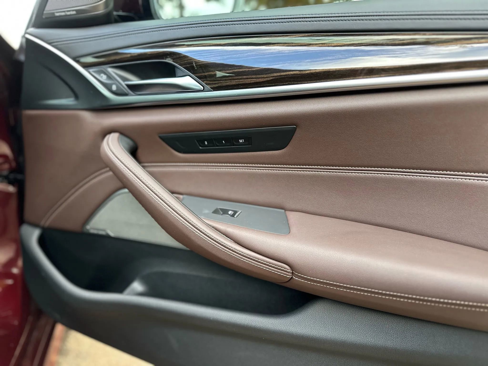 Used 2021 BMW M550i xDrive image 24