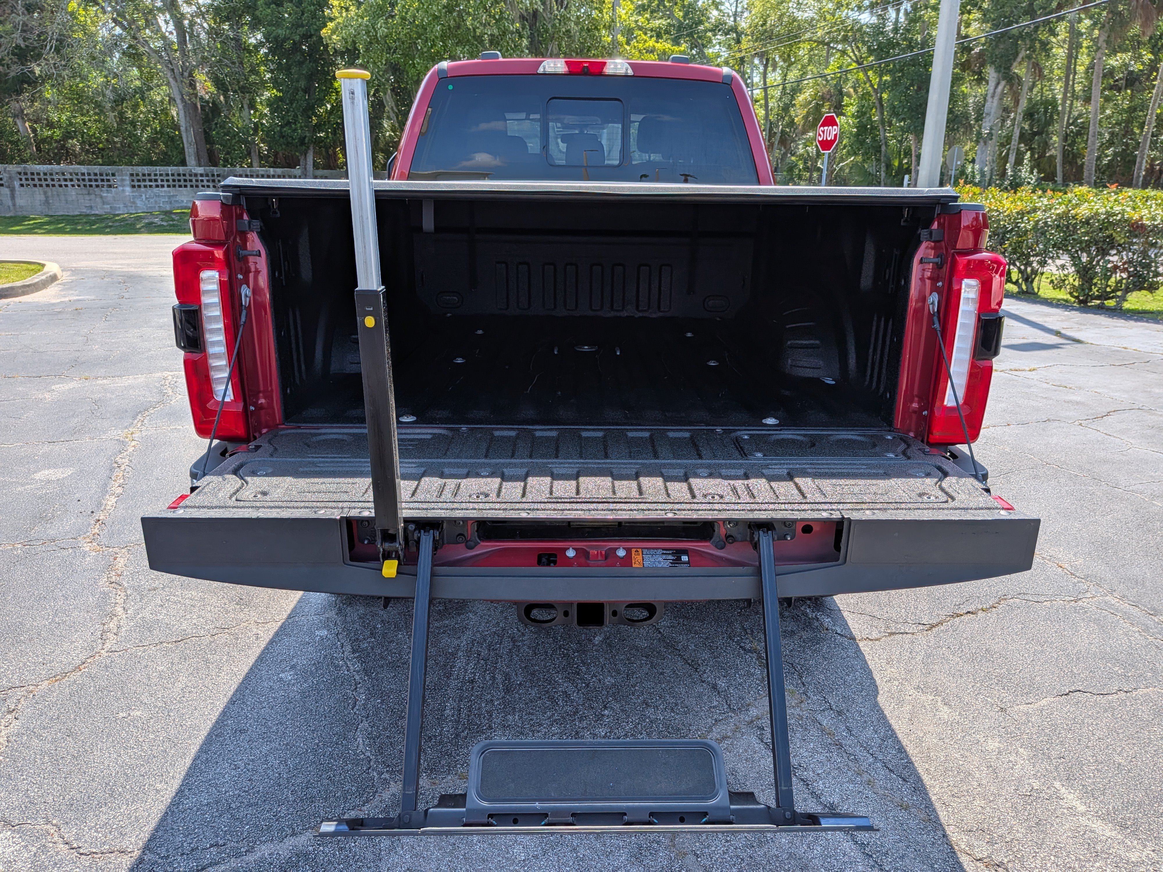 Used 2023 Ford F250 Lariat w/ Tremor Off-Road Package AWD/4WD image 18