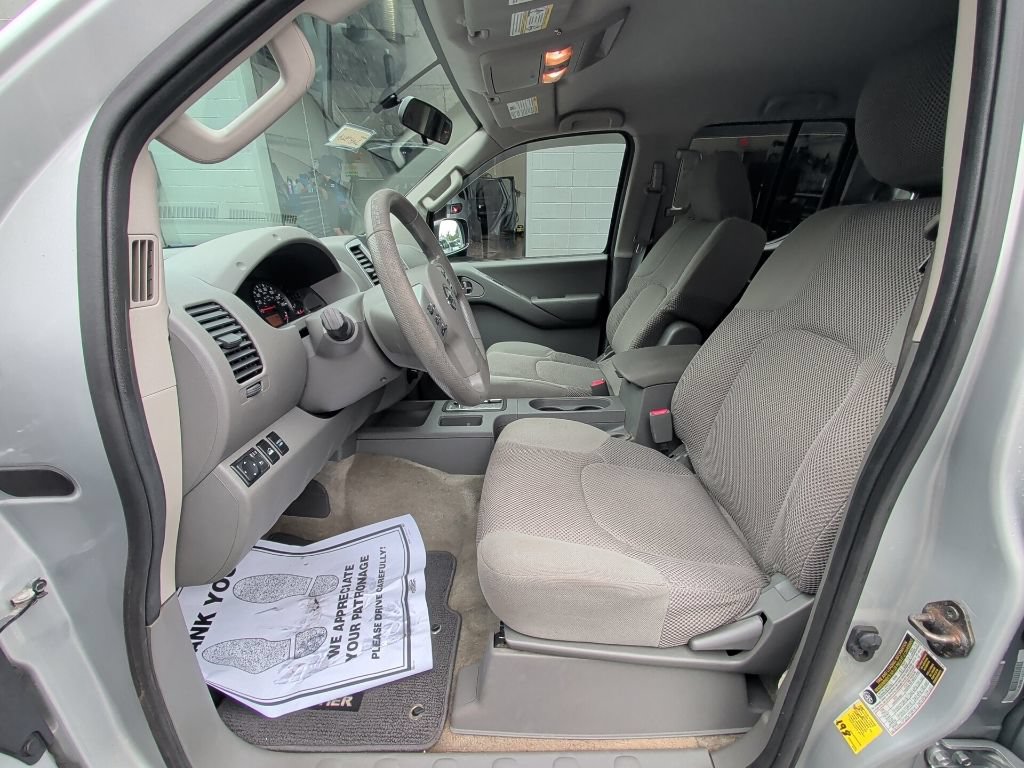 Used 2014 Nissan Frontier SV AWD/4WD image 10