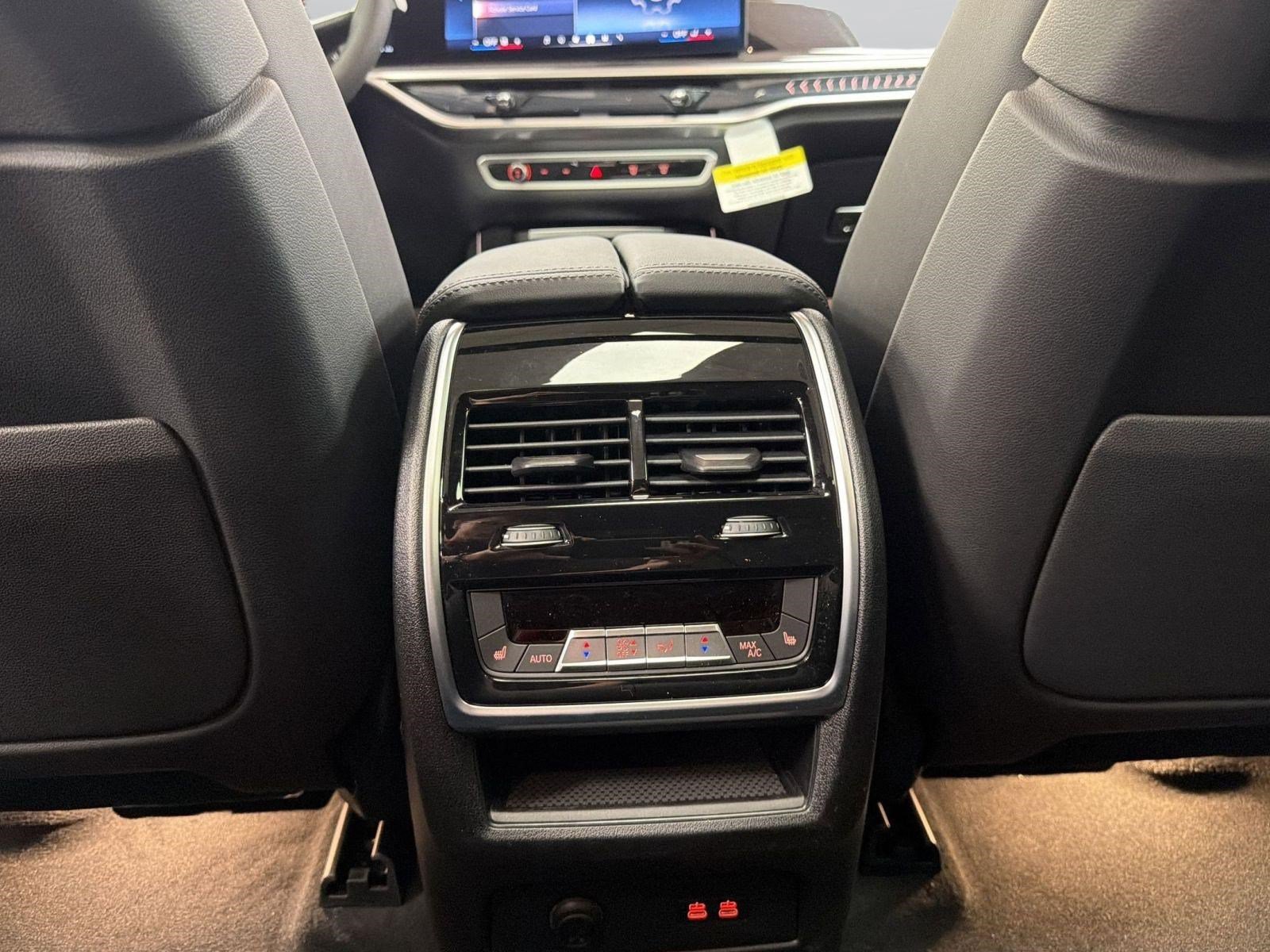 Used 2026 BMW X5 xDrive40i w/ M Sport Package AWD/4WD image 32