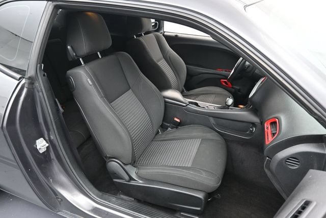 Used 2016 Dodge Challenger SXT w/ Driver Convenience Group RWD image 25