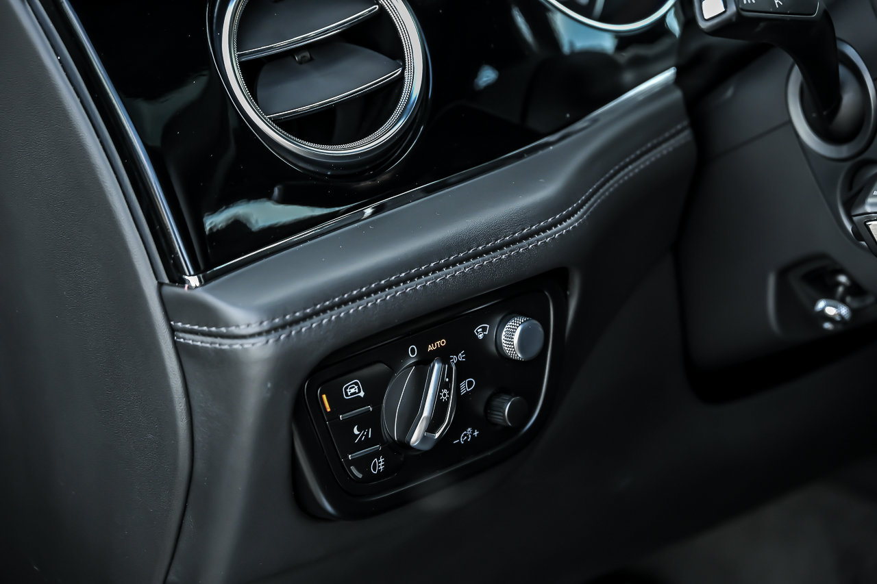 Used 2020 Bentley Bentayga AWD/4WD image 28