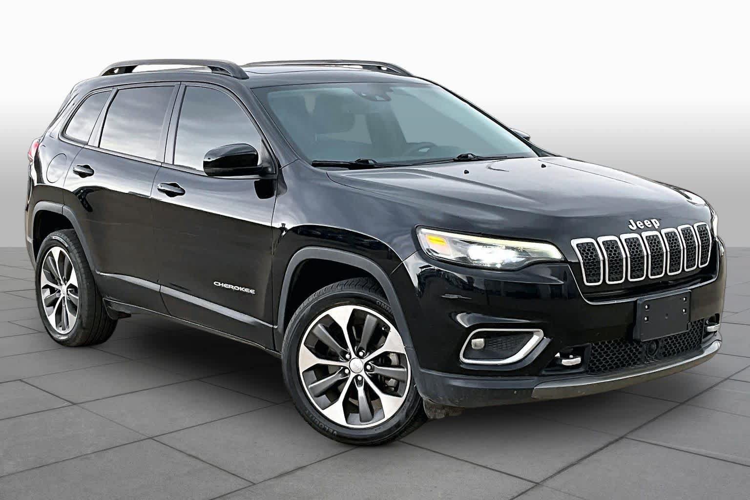 Used 2022 Jeep Cherokee Limited w/ Elite Package AWD/4WD image 3