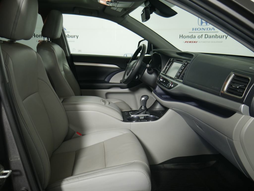 Used 2019 Toyota Highlander XLE image 7