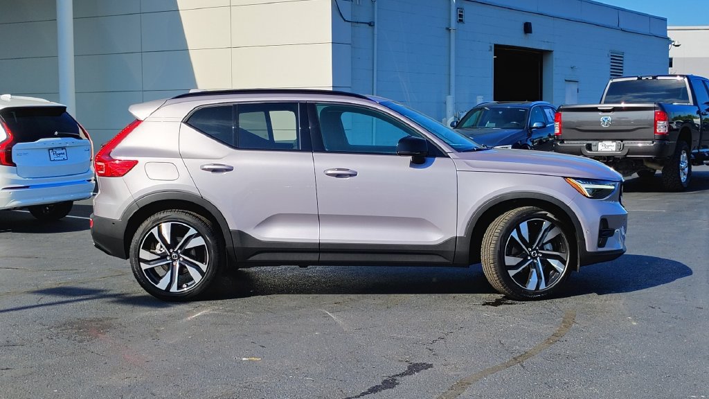 New 2026 Volvo XC40 B5 Ultra w/ Climate Package AWD/4WD image 2