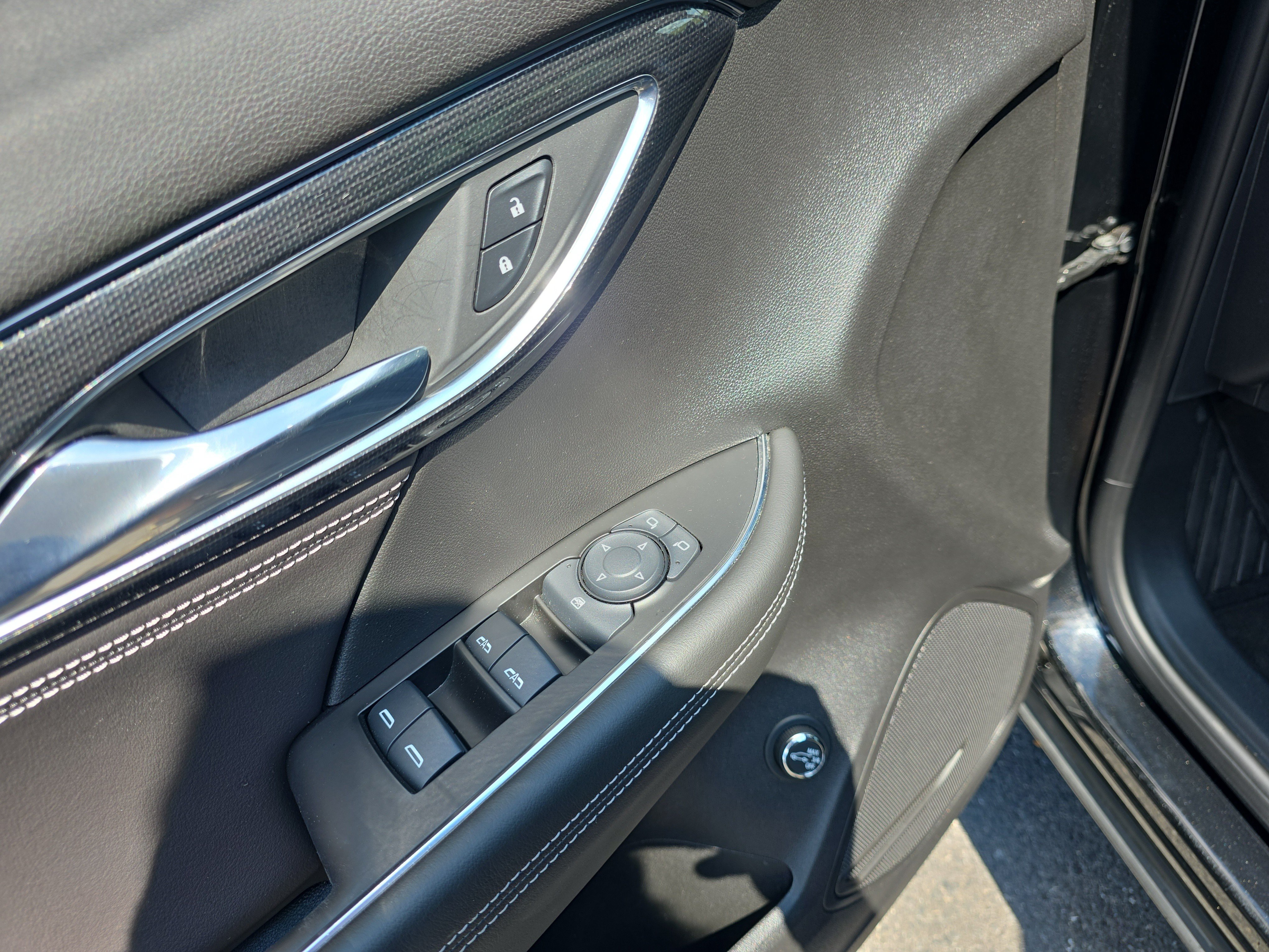 Used 2023 Buick Envision Preferred w/ Sport Touring Package AWD/4WD image 17