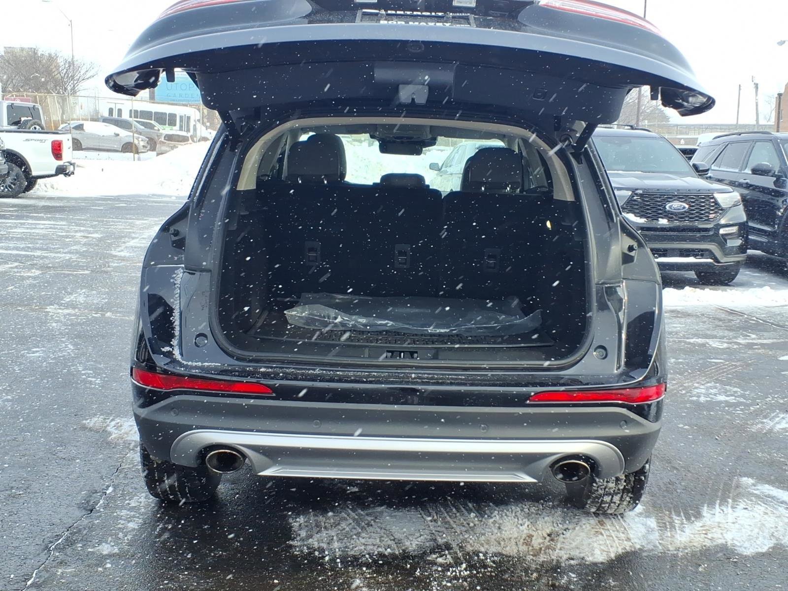 Used 2023 Lincoln Corsair Reserve w/ Equipment Group 201A image 7