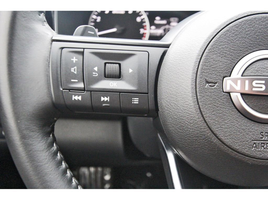 Used 2025 Nissan Pathfinder SV image 17